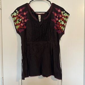 Anthropologie Floreat Boho dark gray embroidered short sleeve